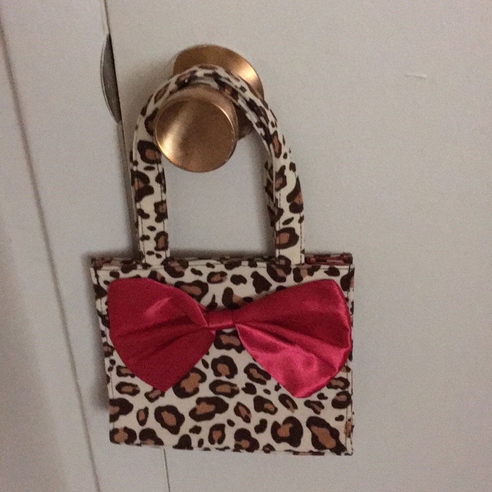 Cute leopard purse